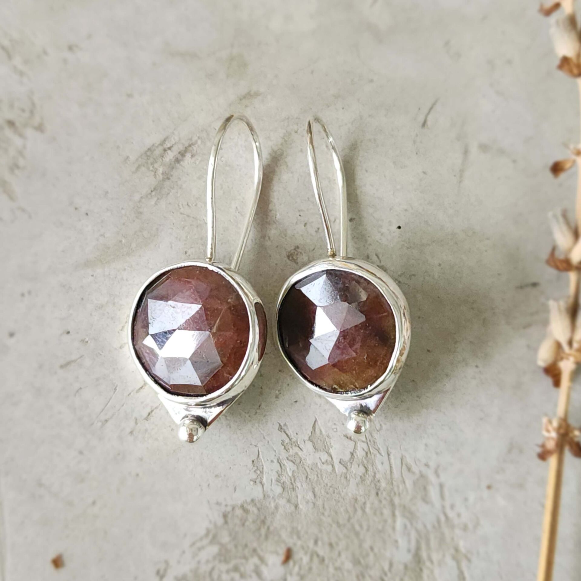 Safir Taşlı 925 Ayar El Yapımı Gümüş Küpe