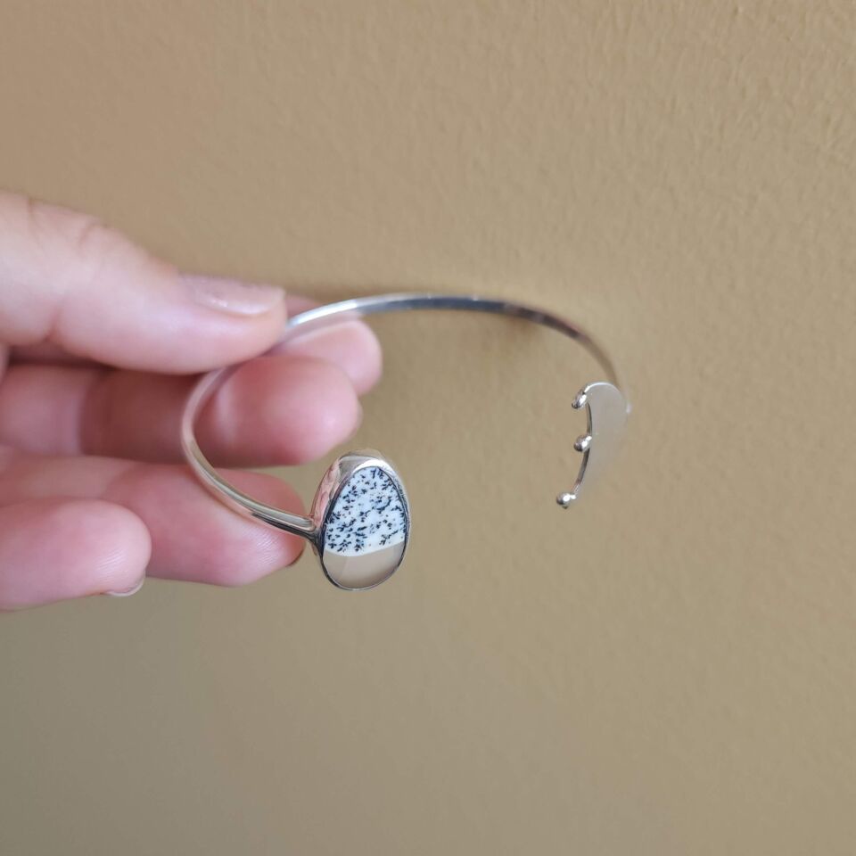 Moon Harmony – Serpentin Taşlı Ay Detaylı 925 Ayar El Yapımı Gümüş Bileklik