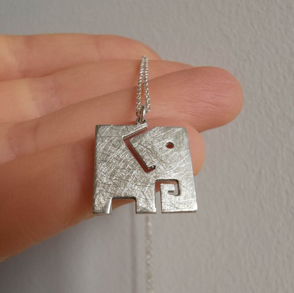 Minimal Fil Figürlü 925 Ayar El Yapımı Gümüş Kolye