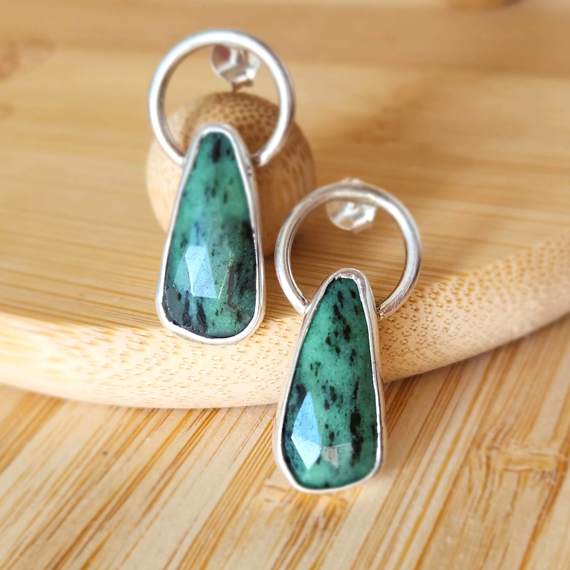 Anyolit Taşlı 925 Ayar El Yapımı Gümüş Küpe