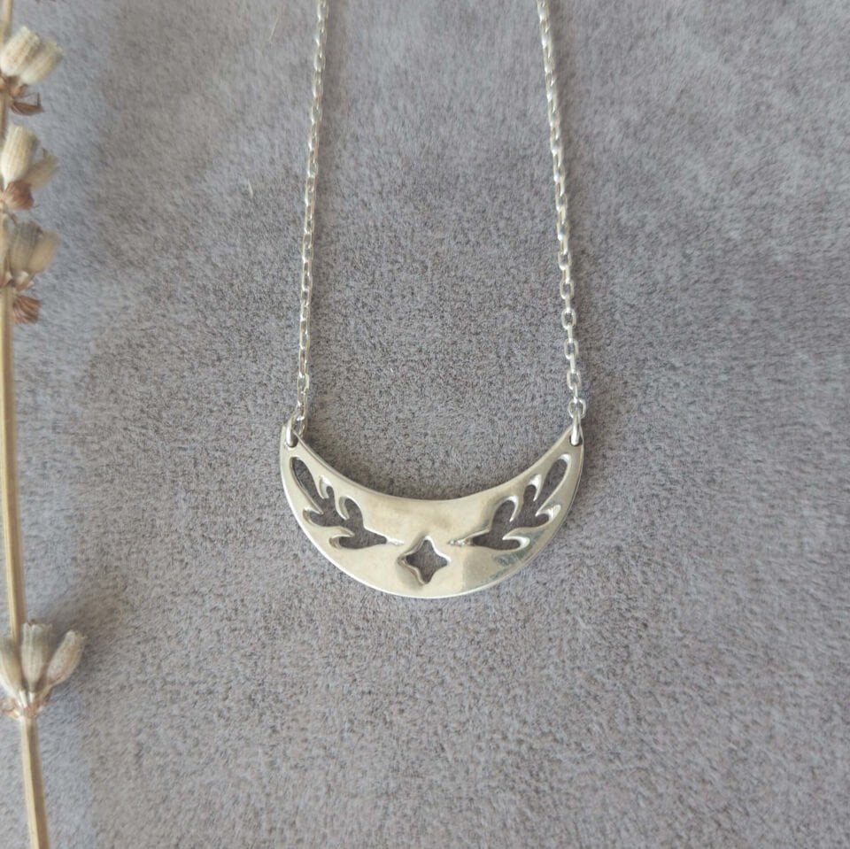 925 Ayar Gümüş Ay Kolye – Minimal Ay Motifli Kolye