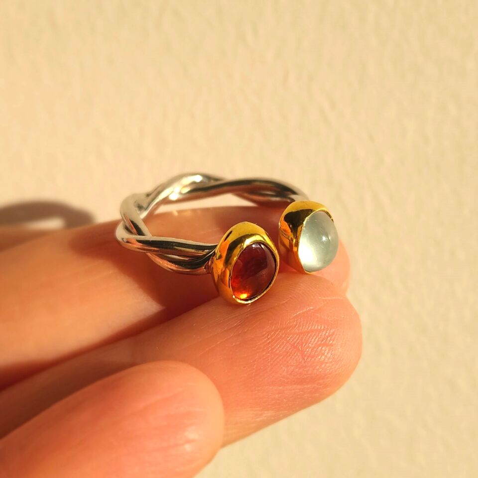 Akuamarin ve Karnelyan Taşlı Altın Kaplamalı 925 Ayar Gümüş Açık Yüzük