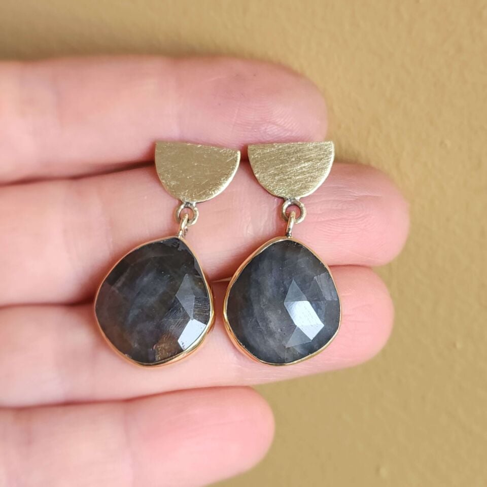 Safir Taşlı Altın Kaplama Pirinç Tasarım Küpe