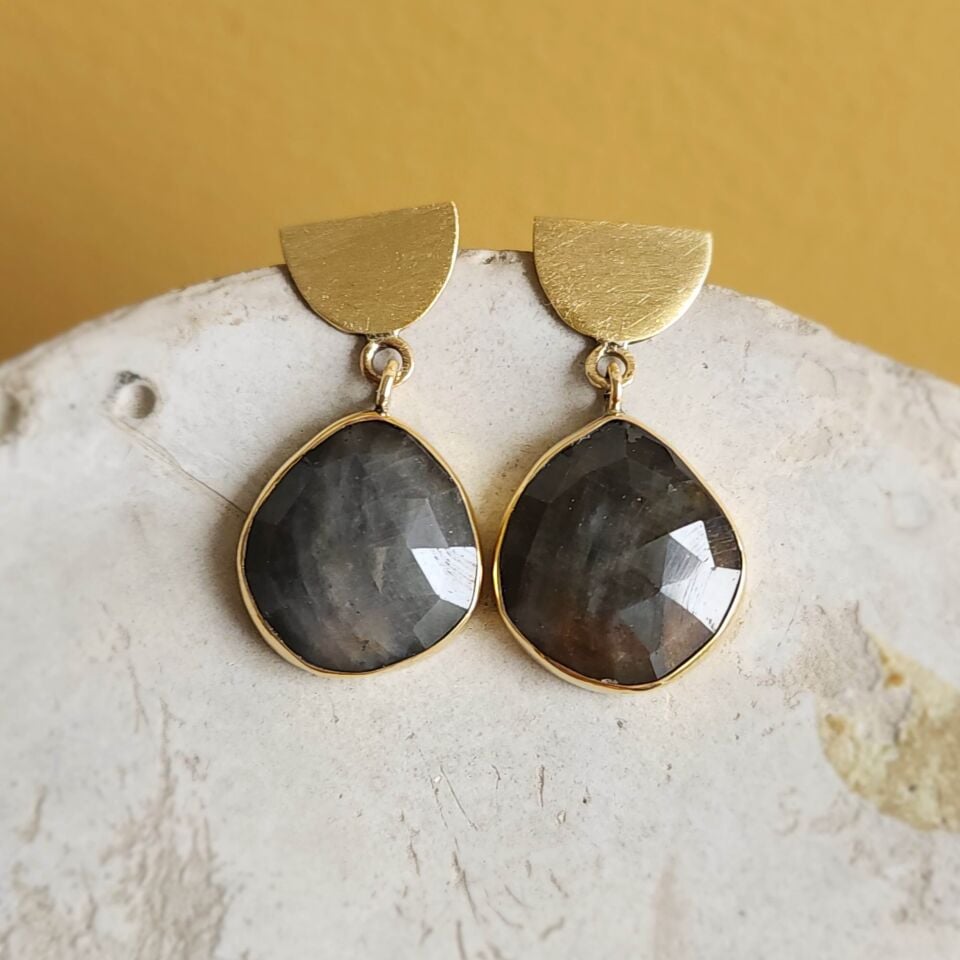 Safir Taşlı Altın Kaplama Pirinç Tasarım Küpe