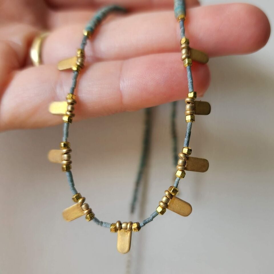 Turkuaz Taşlı Altın Kaplamalı Gümüş Pullu Kolye