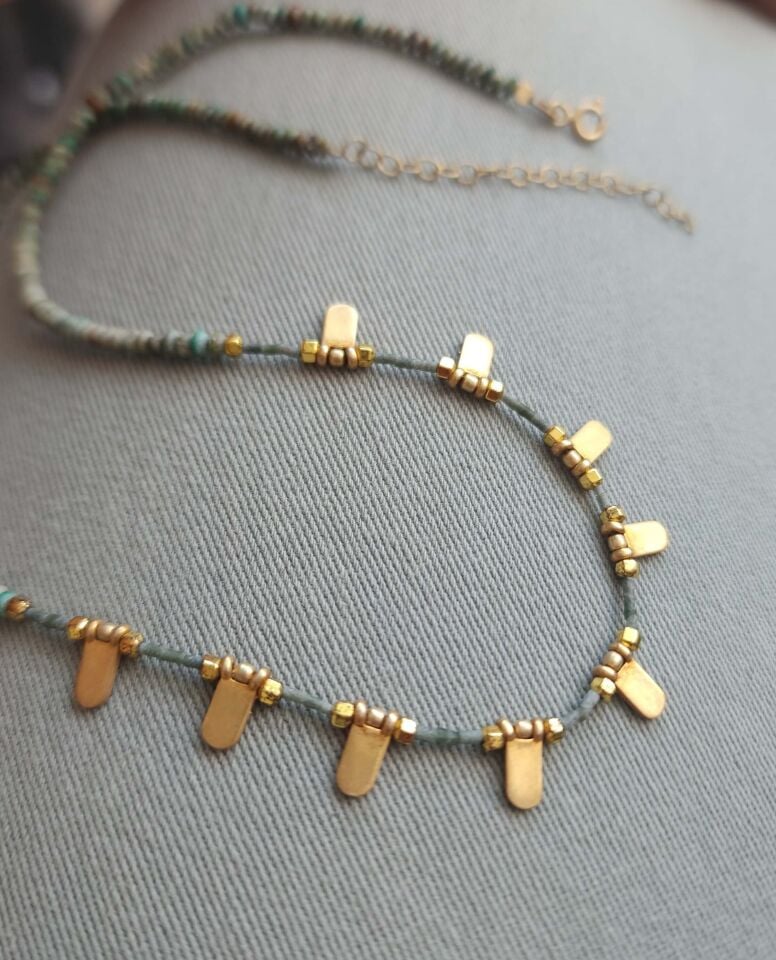 Turkuaz Taşlı Altın Kaplamalı Gümüş Pullu Kolye