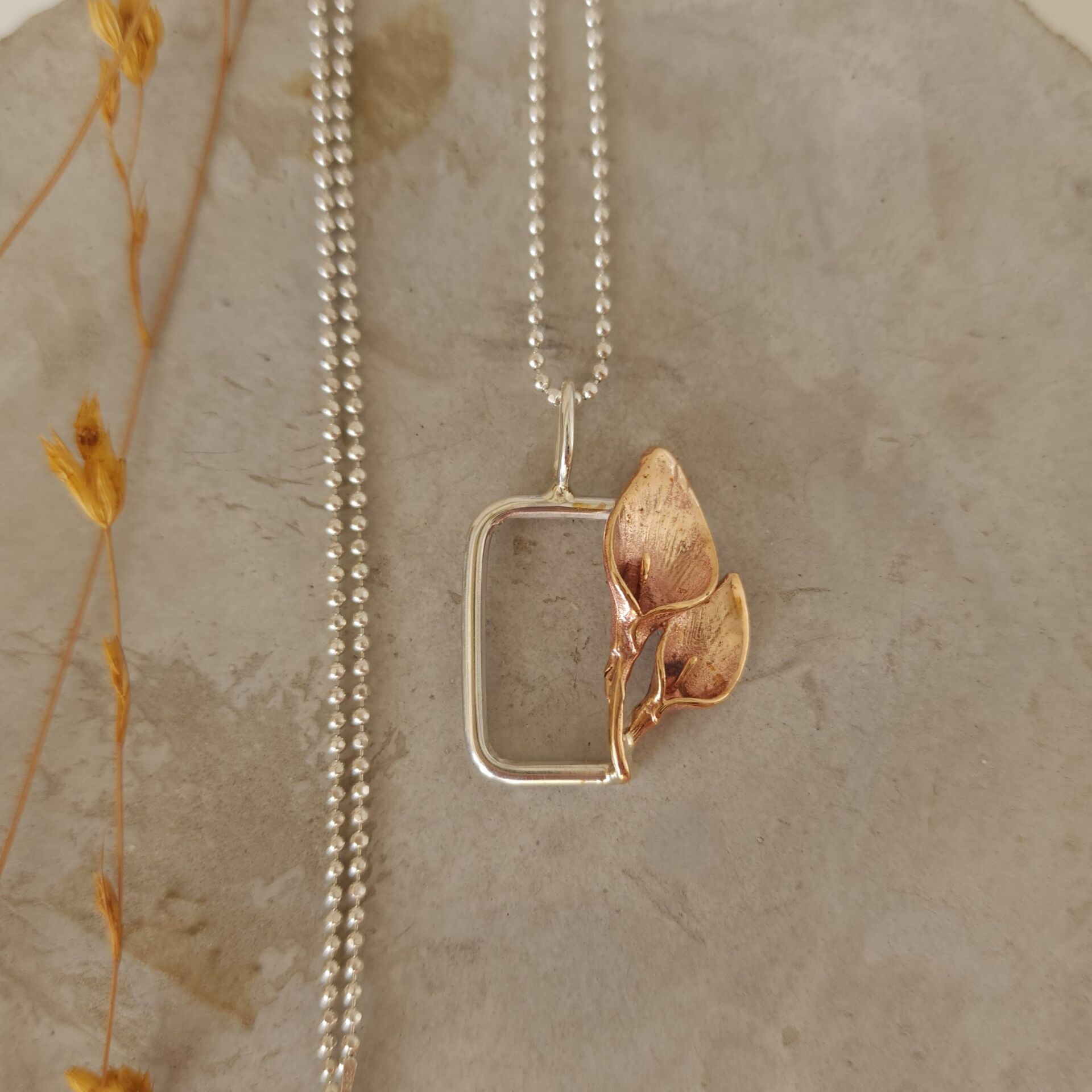 Bronz Çiçek Detaylı 925 Ayar El Yapımı Gümüş Kolye