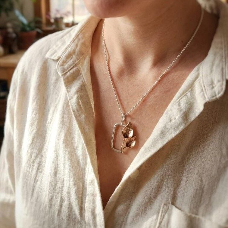 Bronz Çiçek Detaylı 925 Ayar El Yapımı Gümüş Kolye