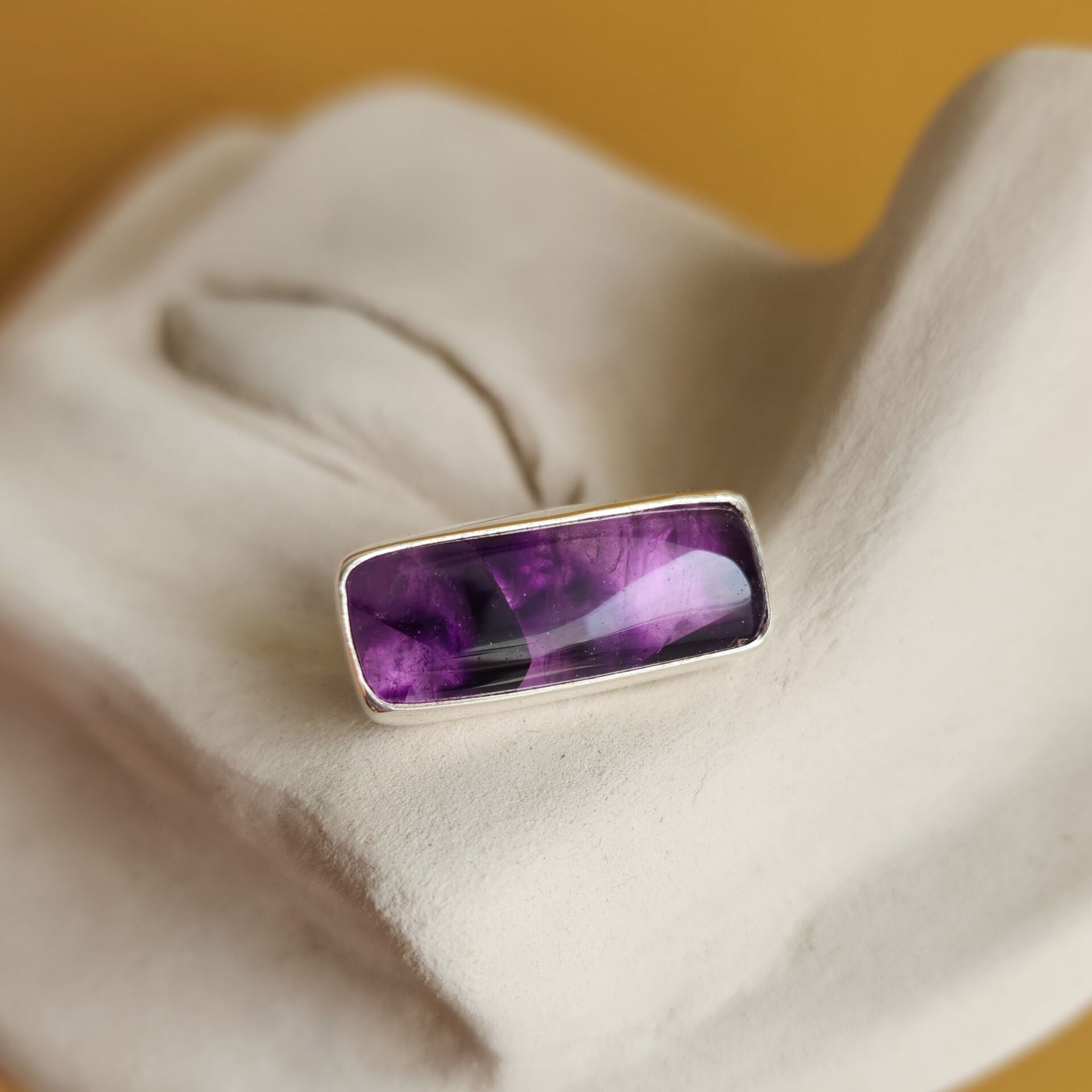 Ametist Taşlı Dikdörtgen Tasarım 925 Ayar Gümüş Yüzük - Modern ve Minimalist El İşçiliği